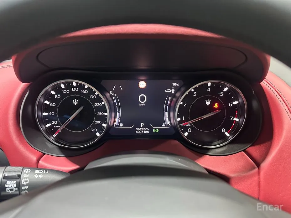 Фото 8 - Maserati Levante