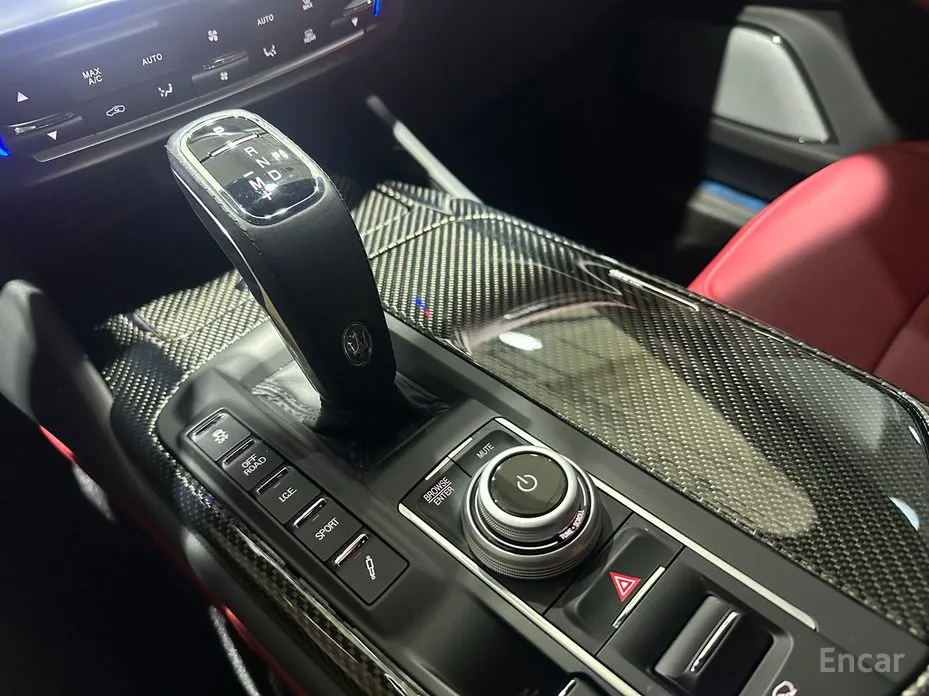 Фото 9 - Maserati Levante