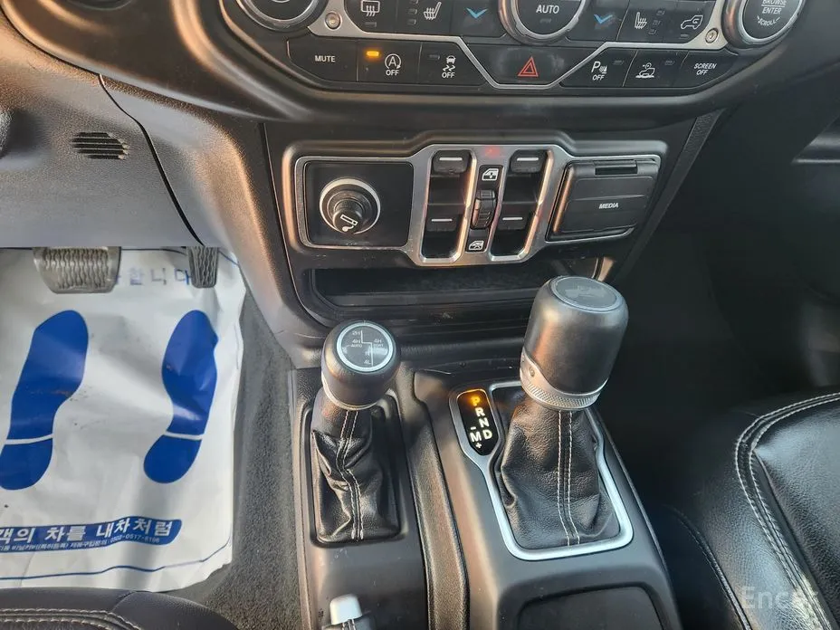 Фото 10 - Jeep Wrangler