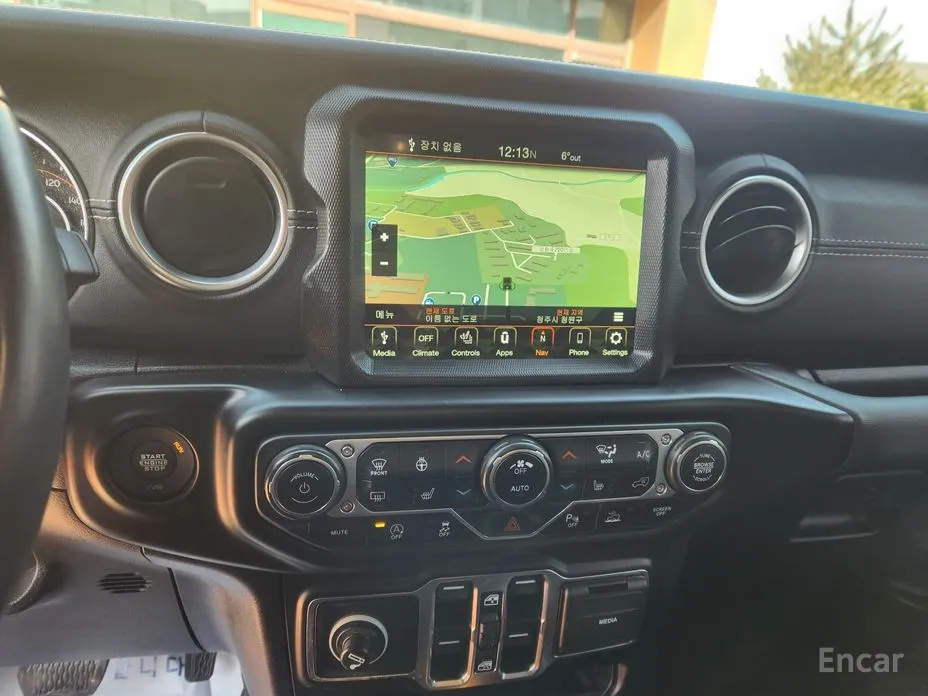 Фото 9 - Jeep Wrangler