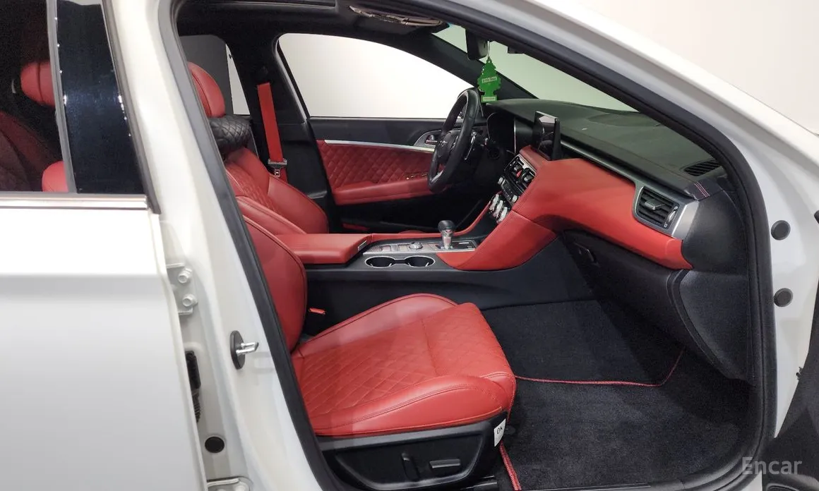 Фото 11 - Genesis G70