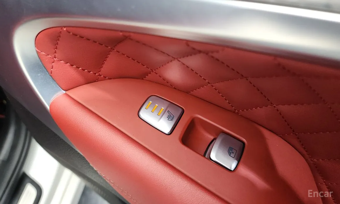 Фото 19 - Genesis G70