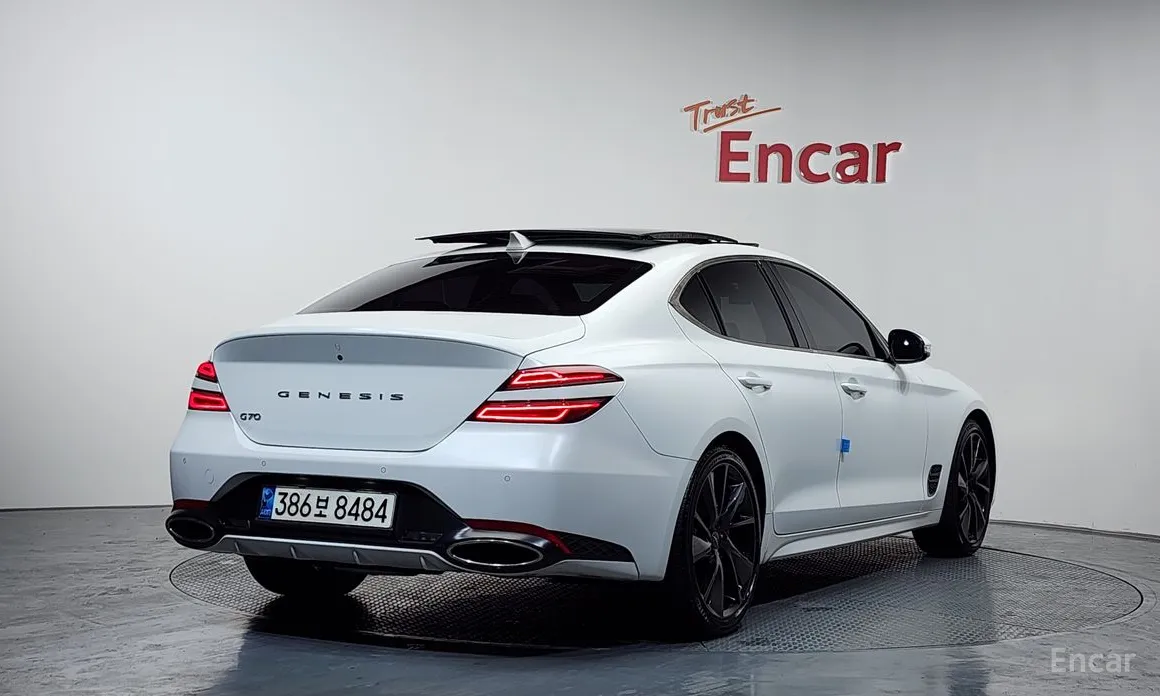 Фото 2 - Genesis G70