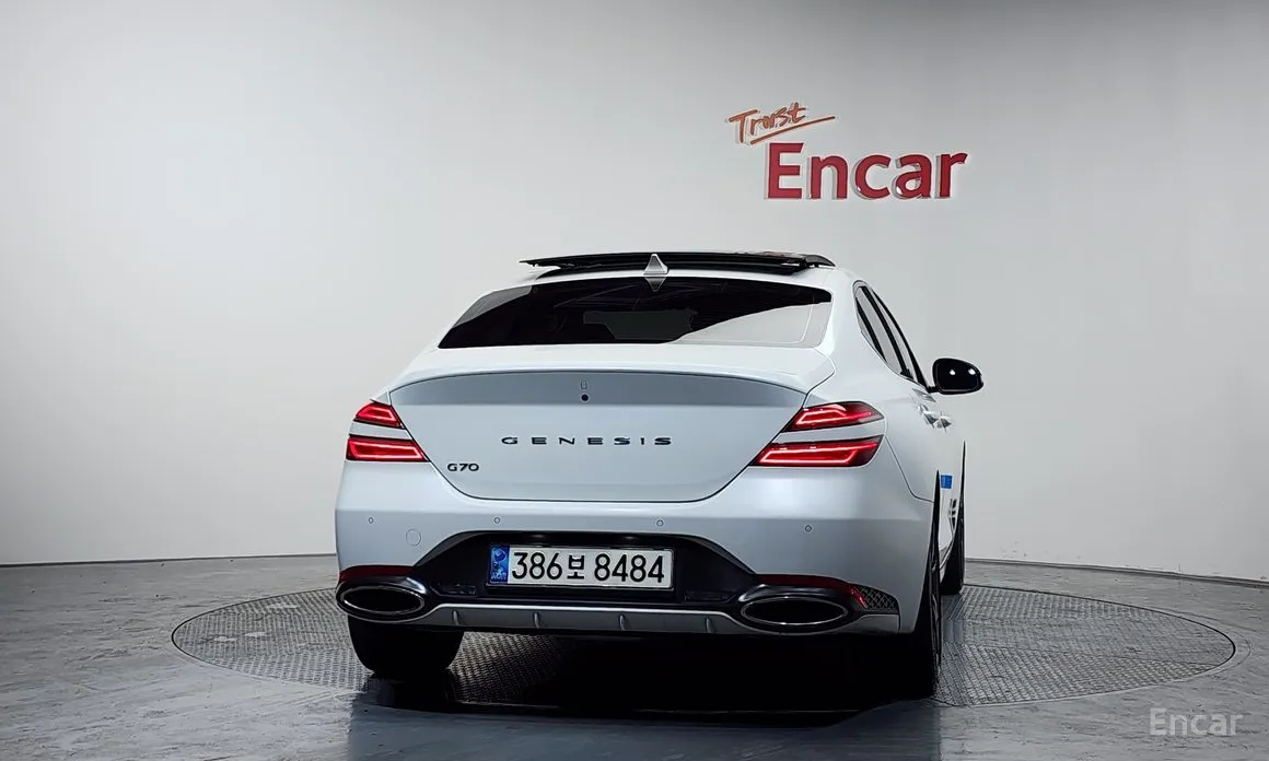 Фото 4 - Genesis G70