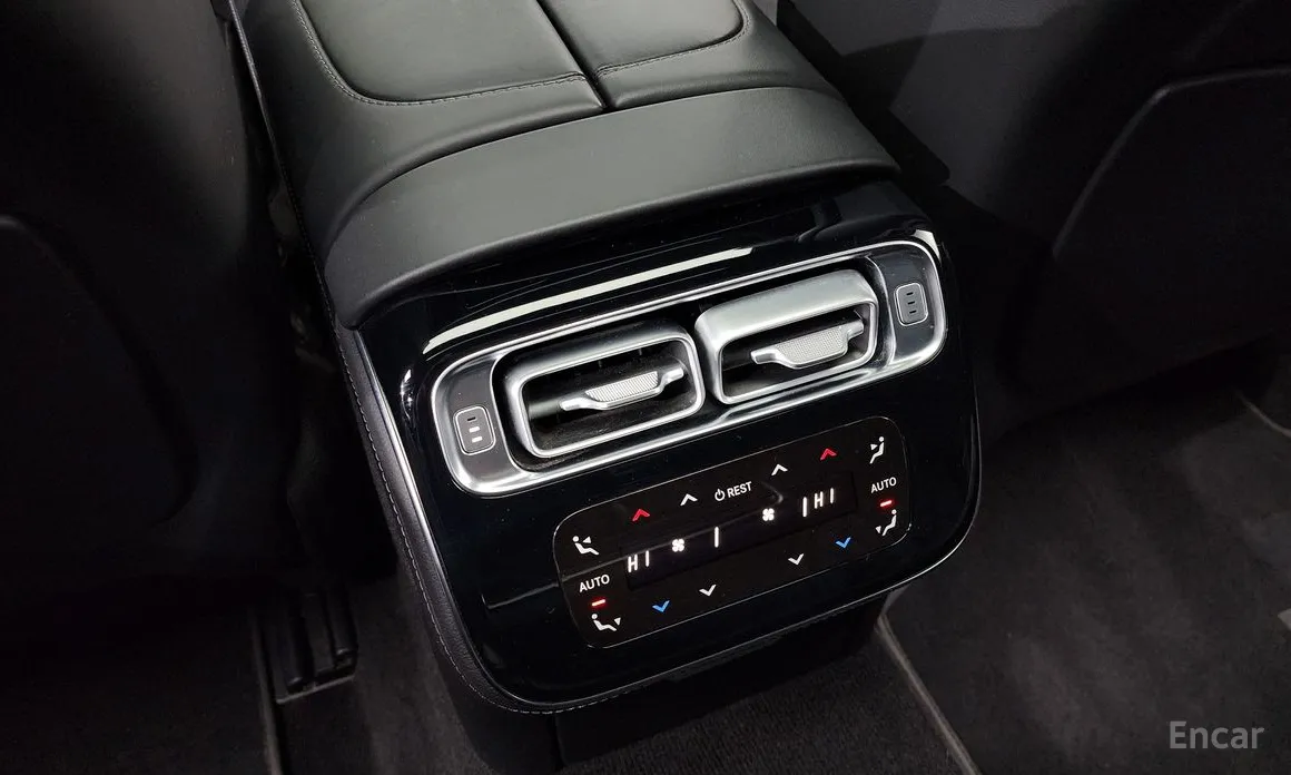 Фото 18 - Mercedes-Benz S-Class