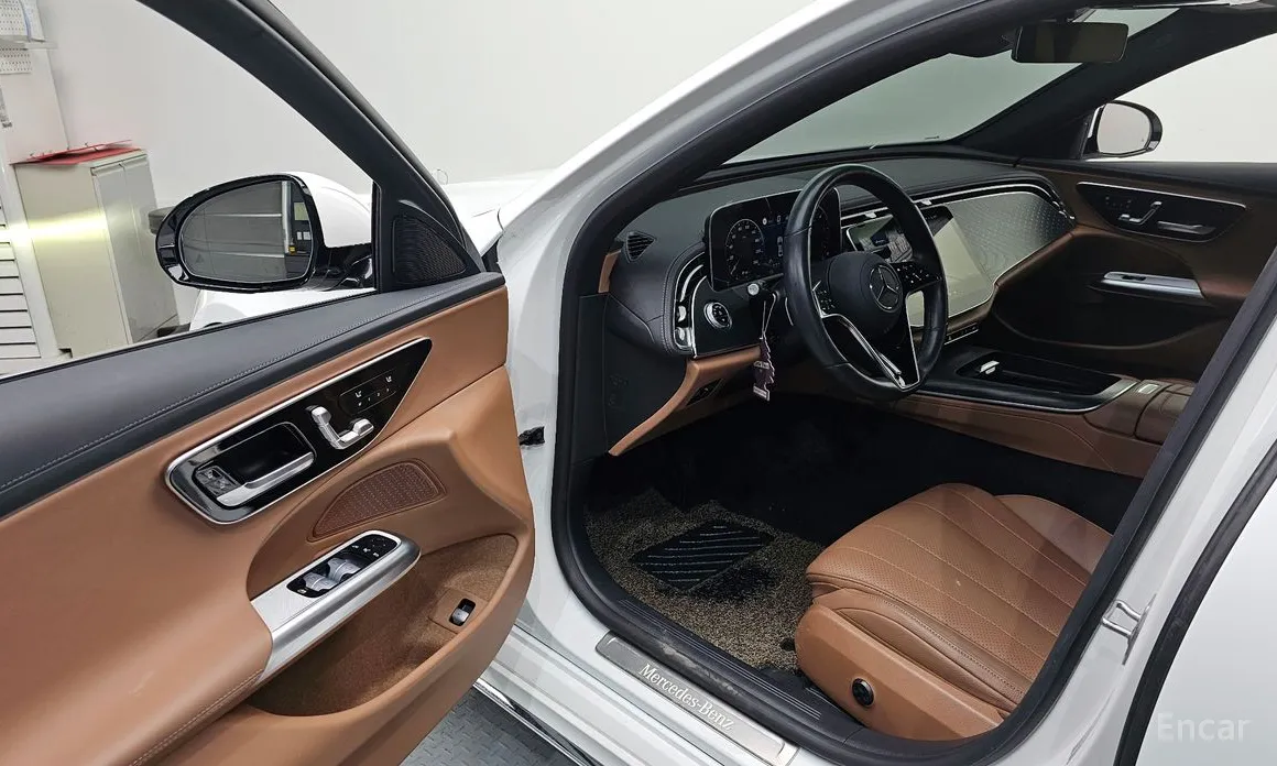 Фото 10 - Mercedes-Benz E-Class