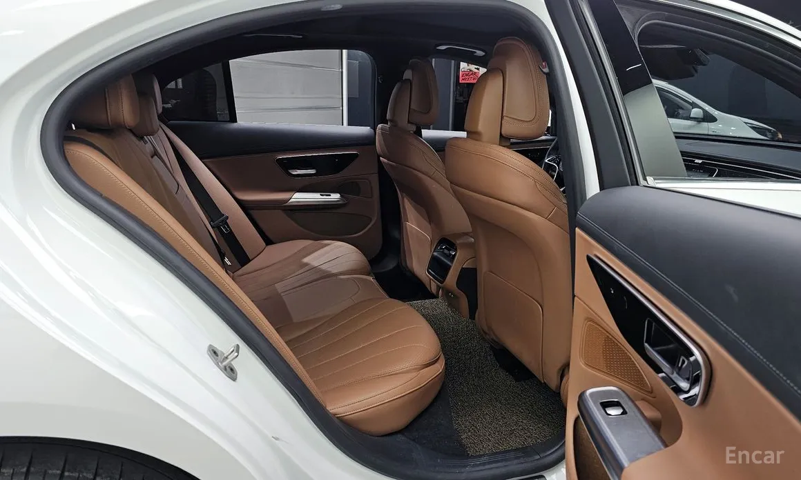 Фото 12 - Mercedes-Benz E-Class