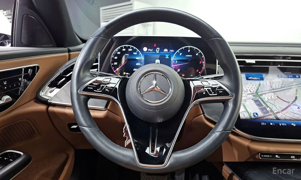 Фото 13 - Mercedes-Benz E-Class