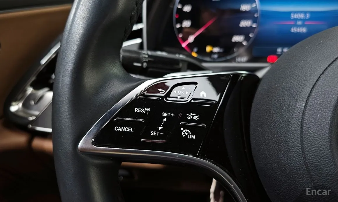 Фото 17 - Mercedes-Benz E-Class