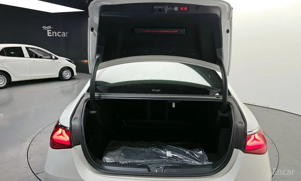 Фото 20 - Mercedes-Benz E-Class