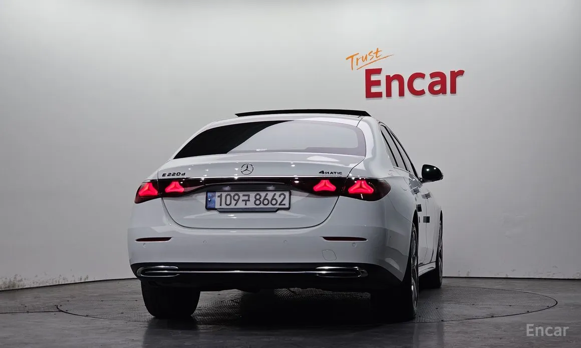 Фото 4 - Mercedes-Benz E-Class