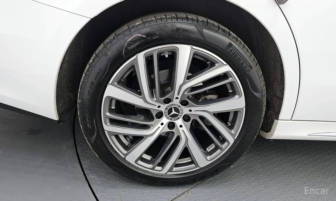 Фото 5 - Mercedes-Benz E-Class