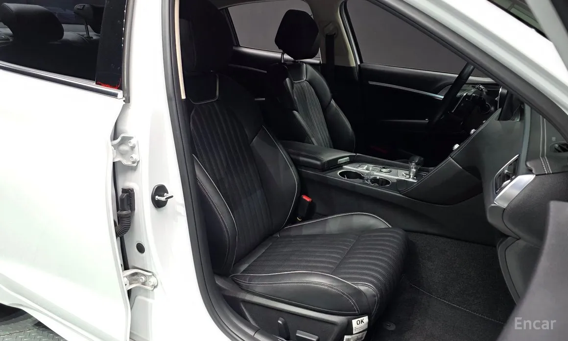 Photo 10 - Genesis G70