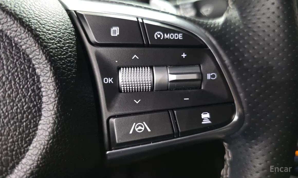 Photo 17 - Genesis G70
