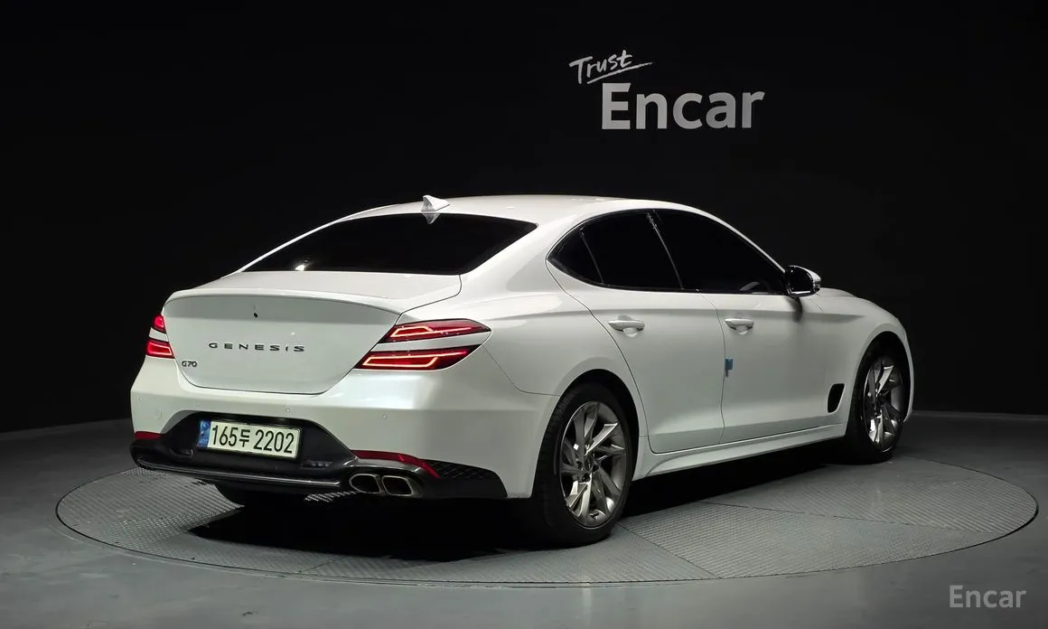 Photo 2 - Genesis G70