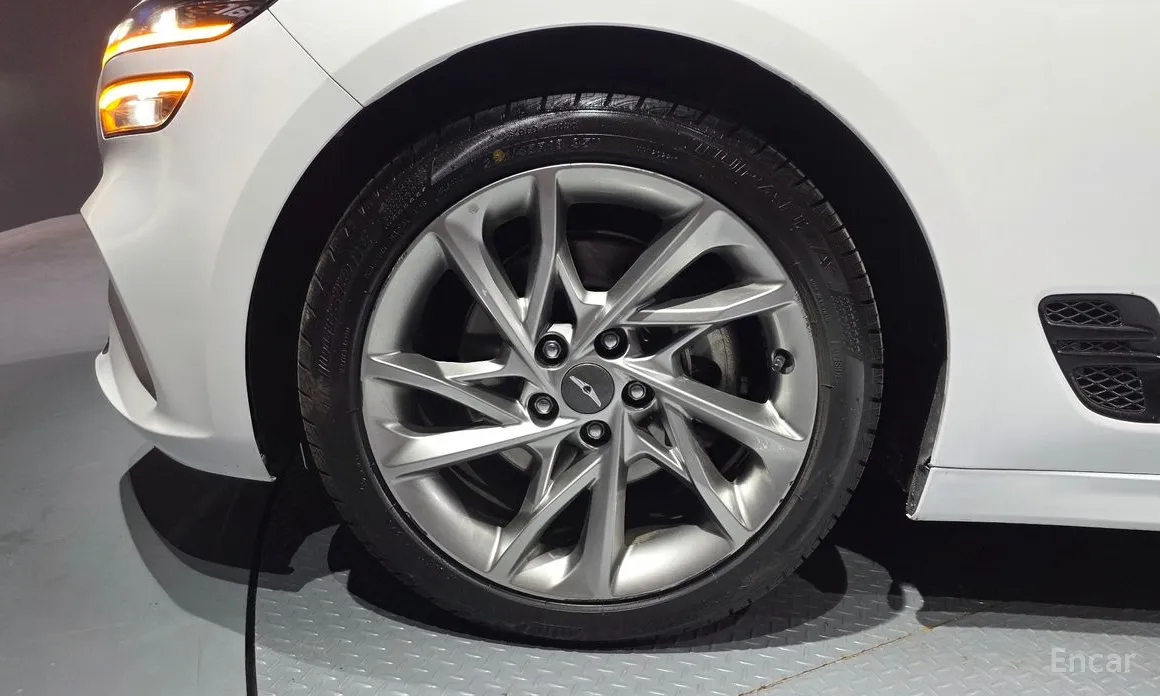 Photo 5 - Genesis G70