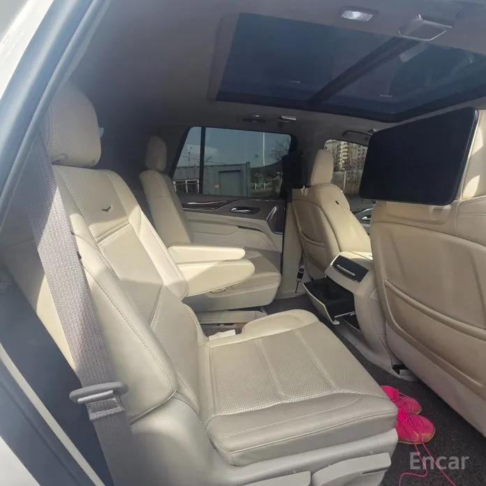 Фото 12 - Cadillac Escalade