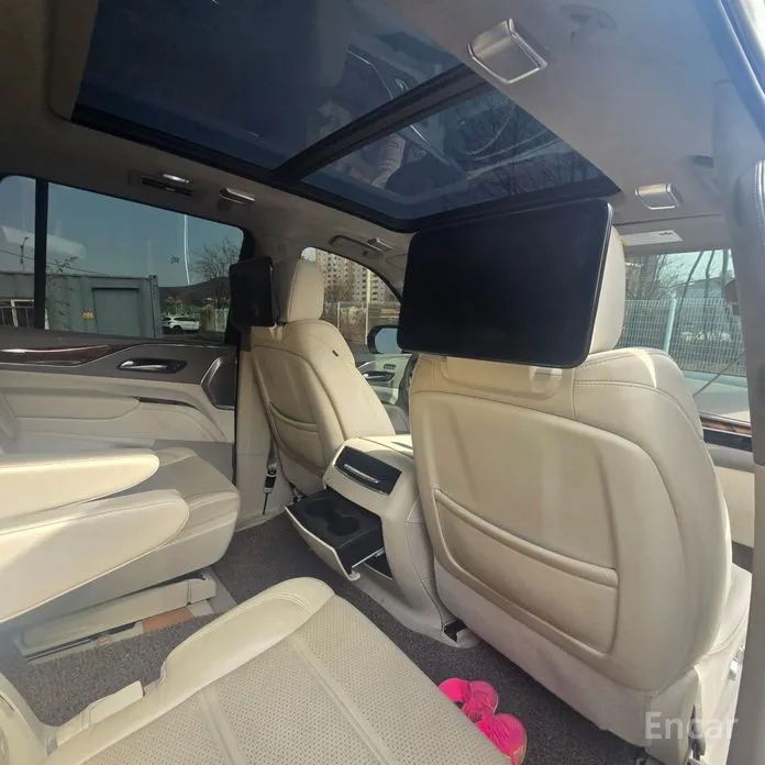 Фото 13 - Cadillac Escalade