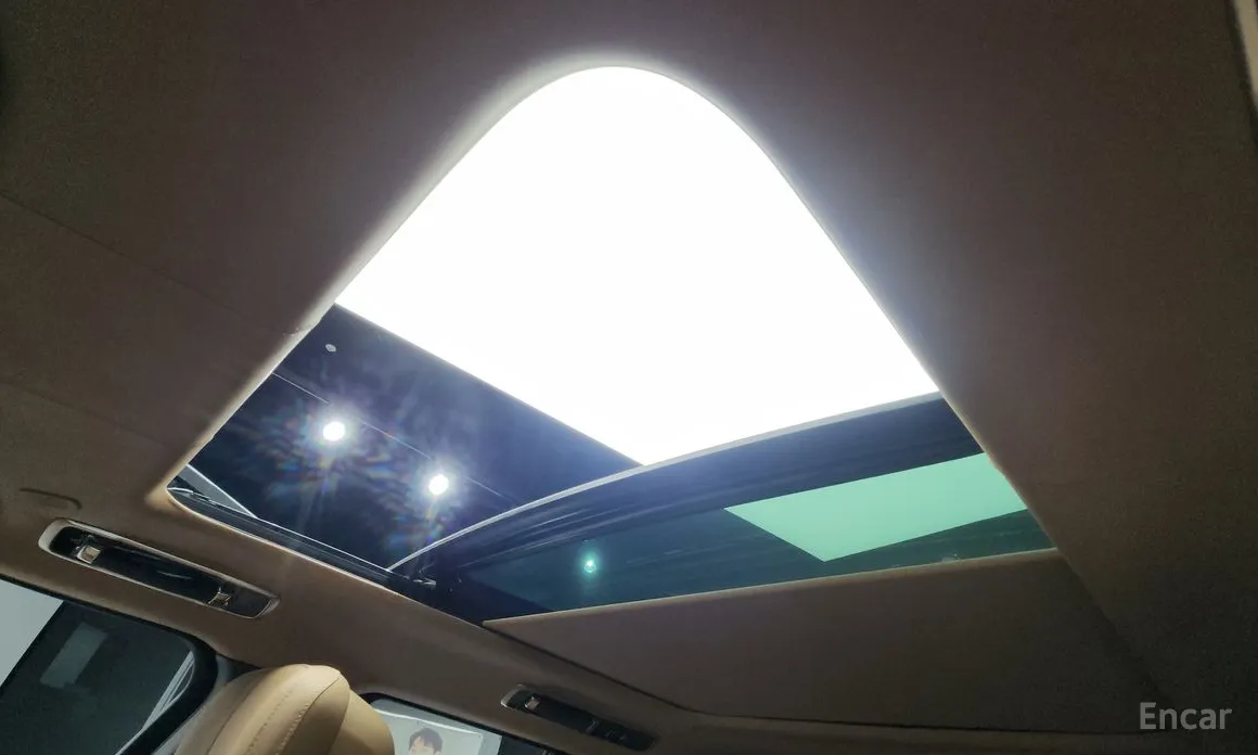 Photo 18 - Land Rover Range Rover