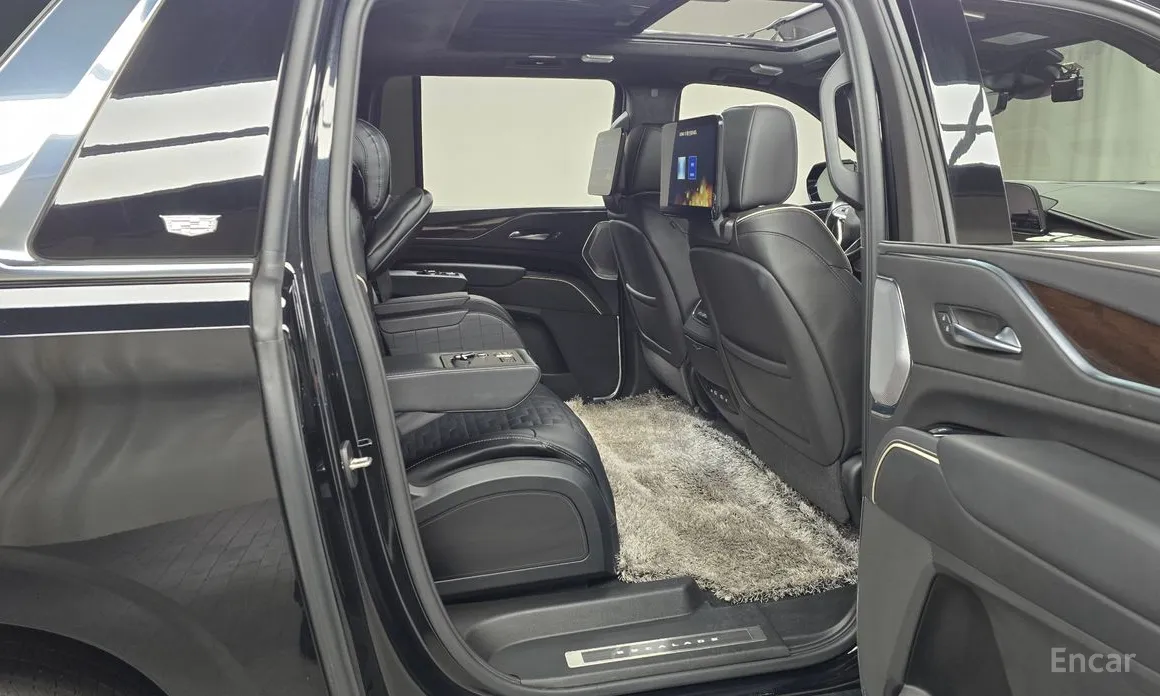 Фото 12 - Cadillac Escalade