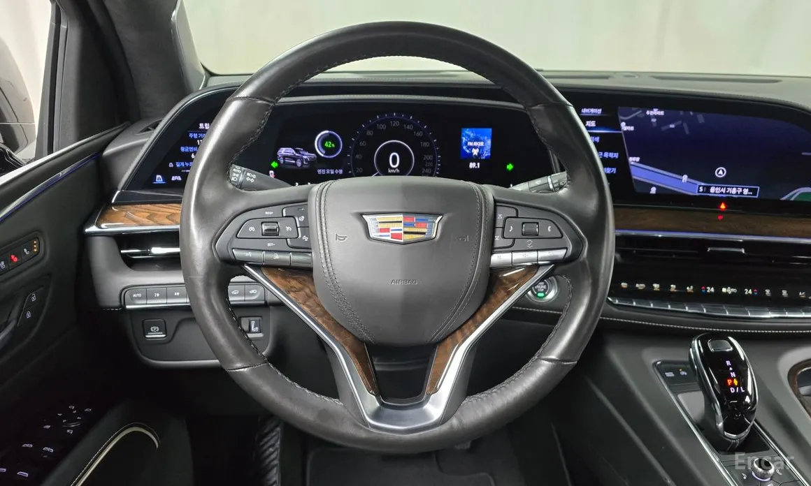 Фото 13 - Cadillac Escalade