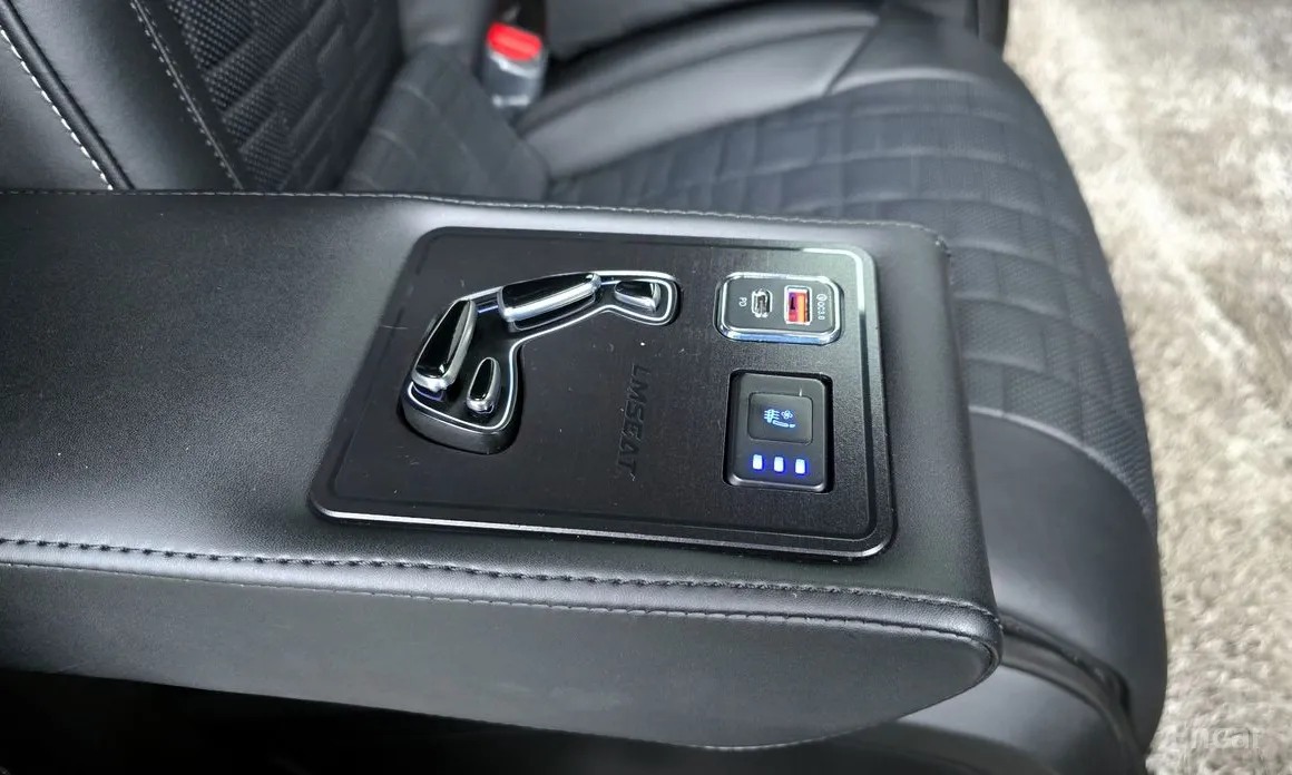 Фото 18 - Cadillac Escalade