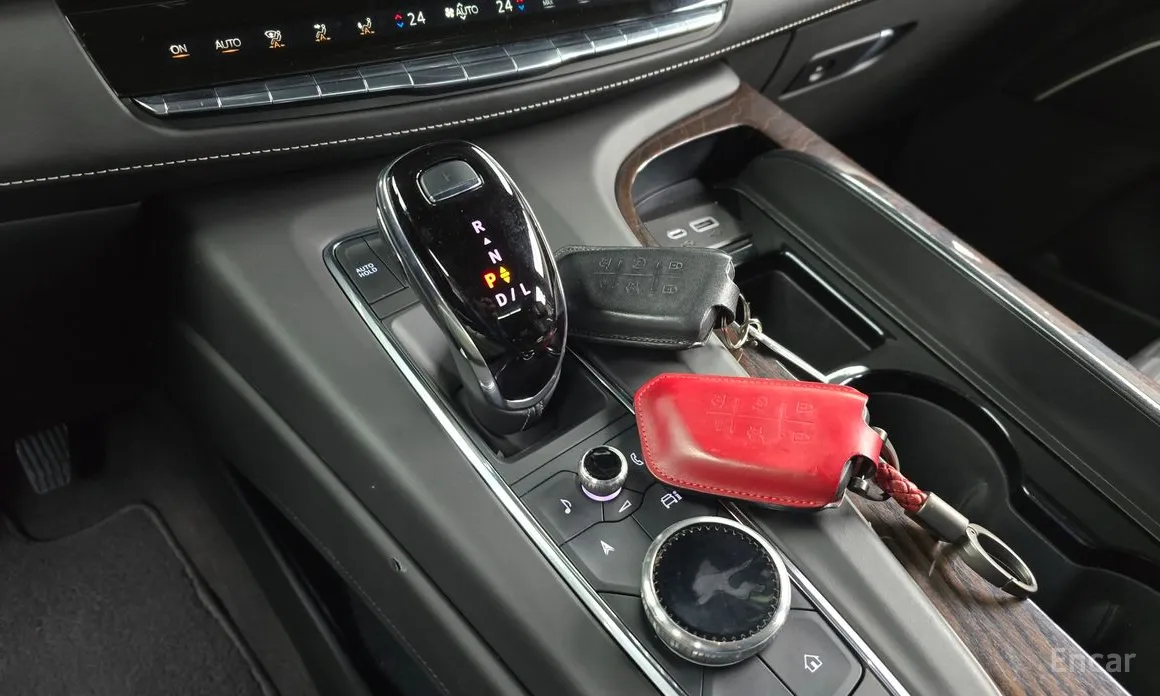 Фото 9 - Cadillac Escalade