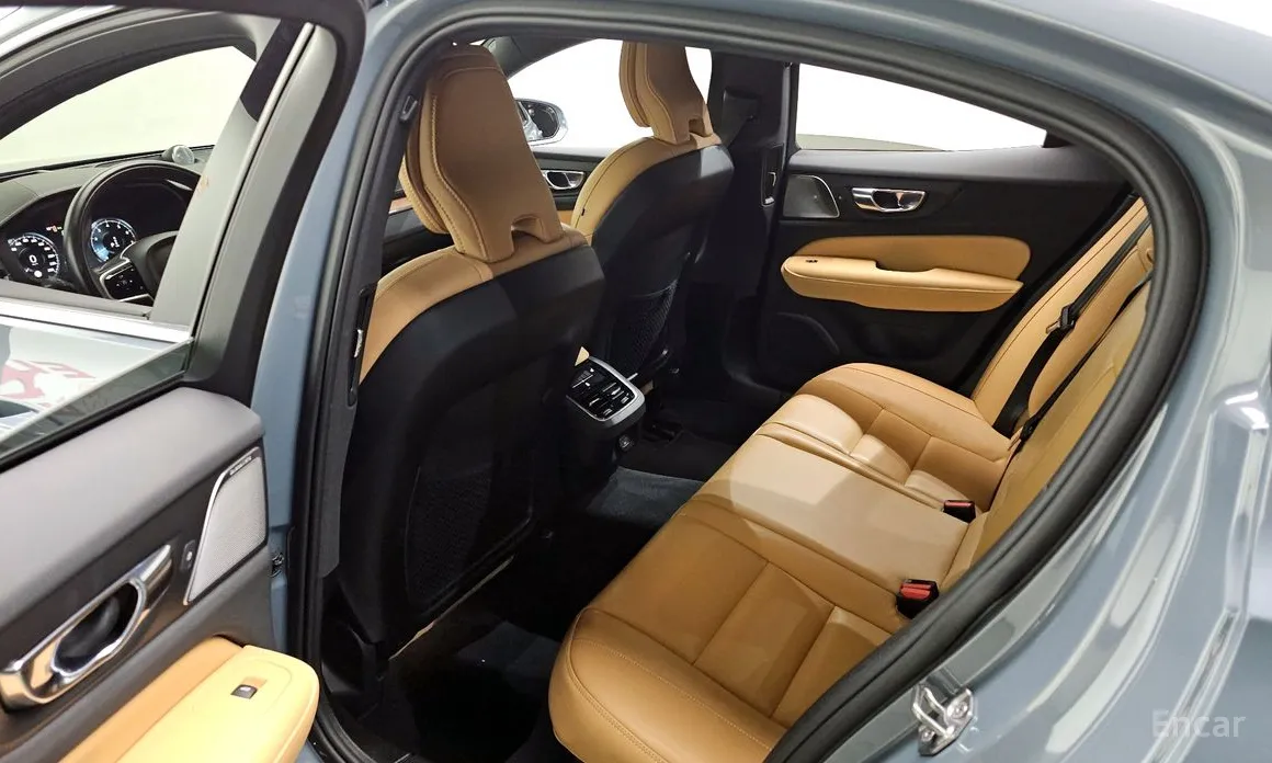 Фото 11 - Volvo S60