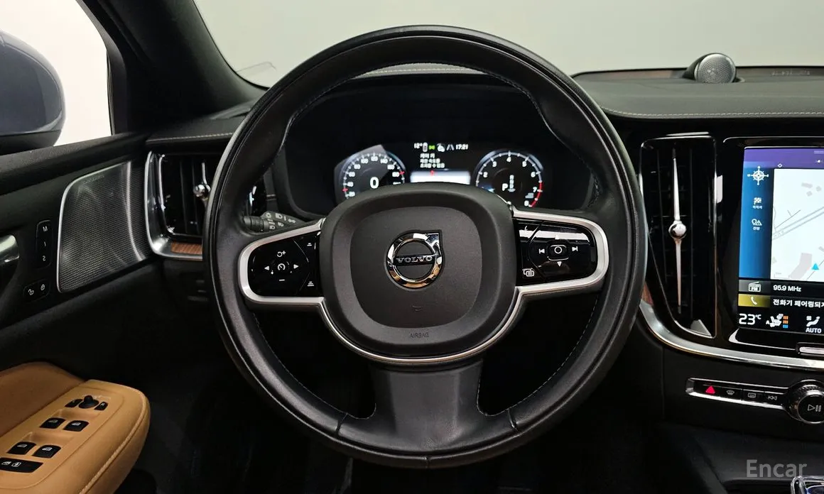 Фото 14 - Volvo S60