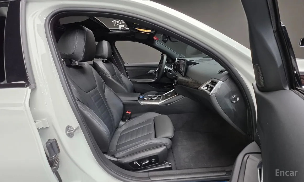 Photo 10 - BMW 3 Series