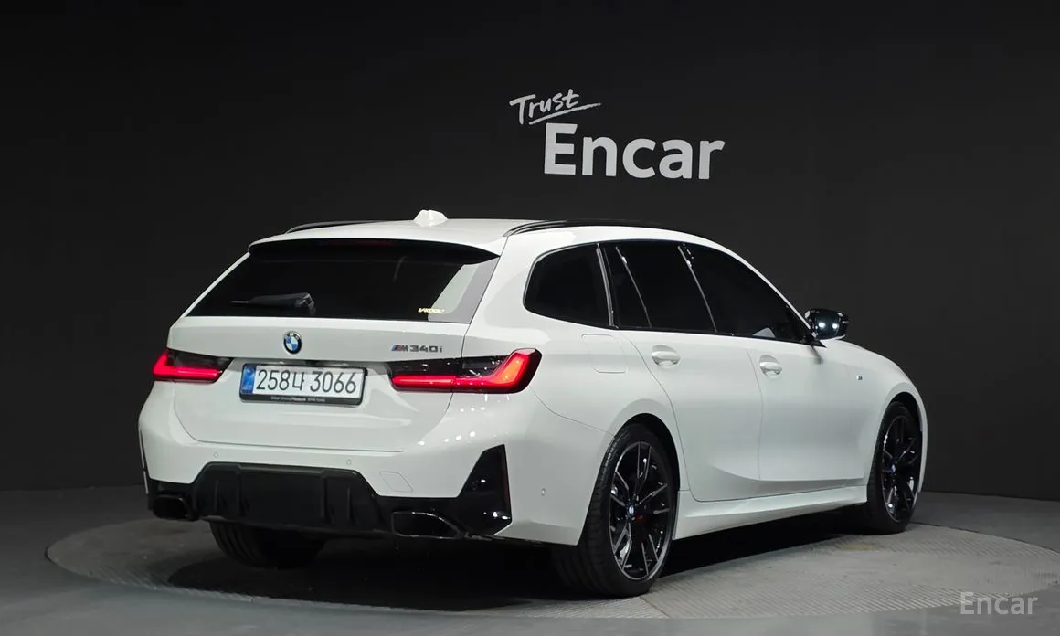 Photo 2 - BMW 3 Series