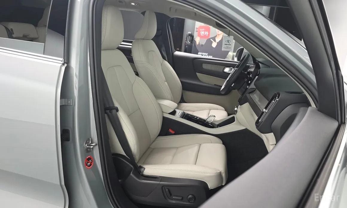 Фото 10 - Volvo XC40