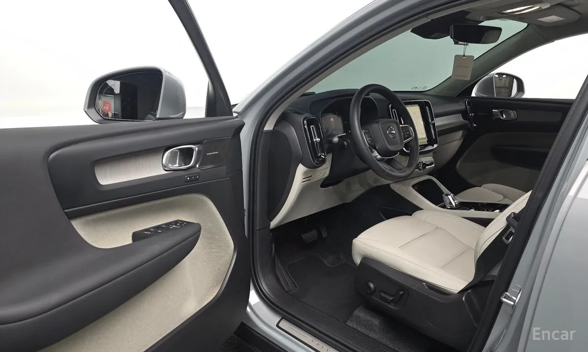 Фото 11 - Volvo XC40