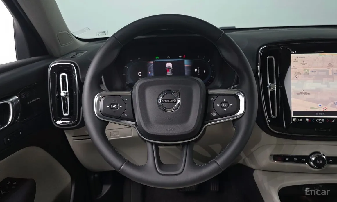 Фото 13 - Volvo XC40