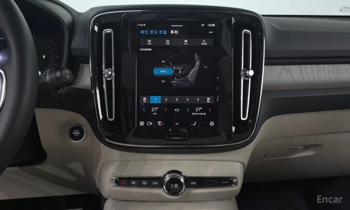 Фото 14 - Volvo XC40