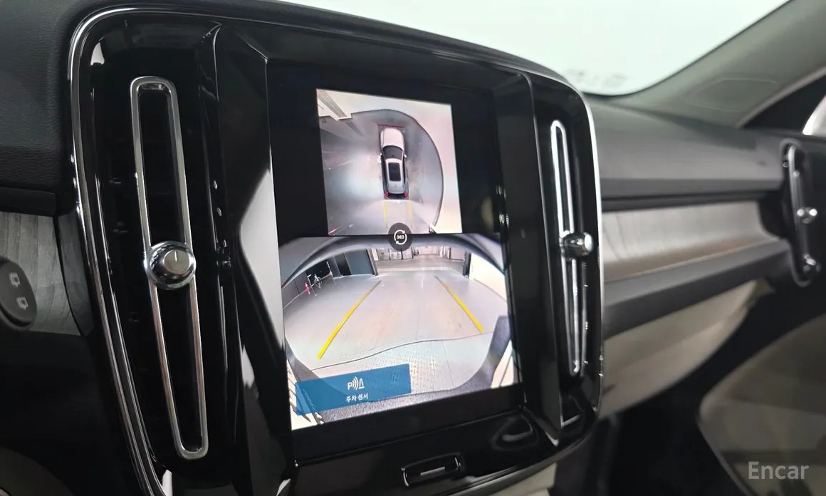 Фото 15 - Volvo XC40