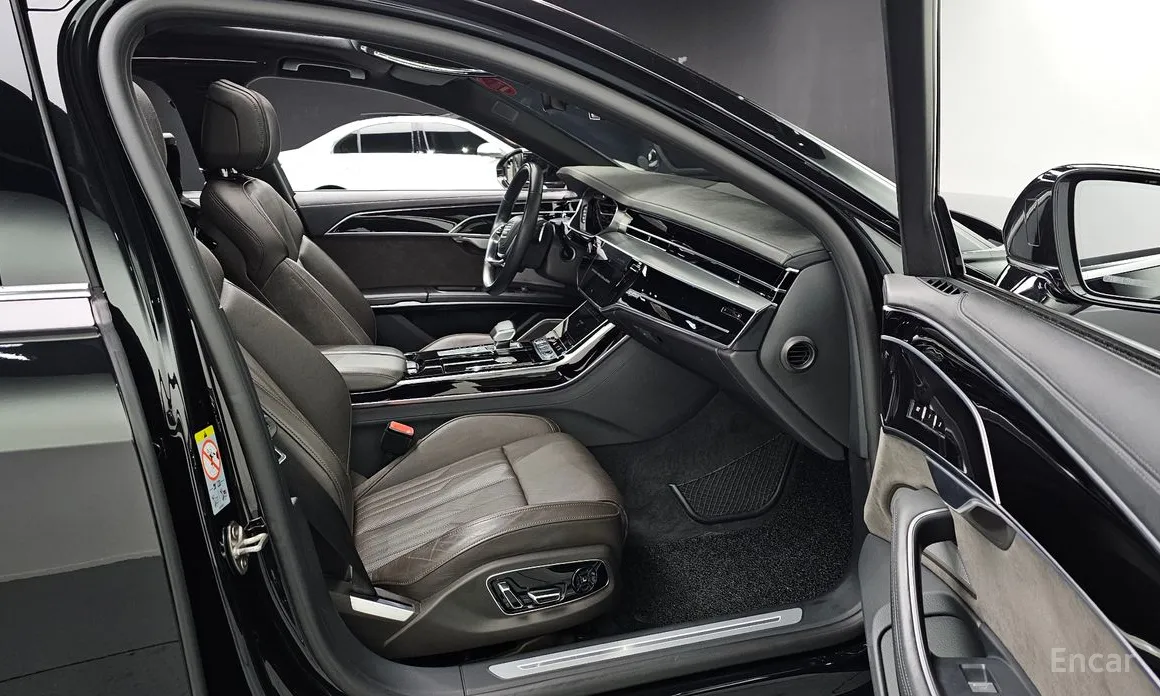 Фото 10 - Audi A8