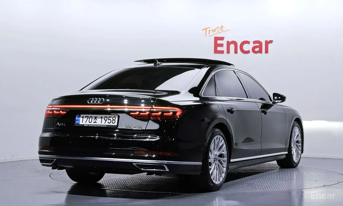 Фото 2 - Audi A8