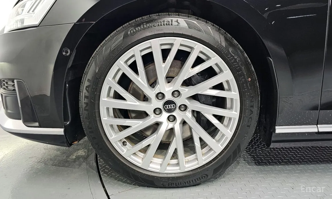 Фото 5 - Audi A8