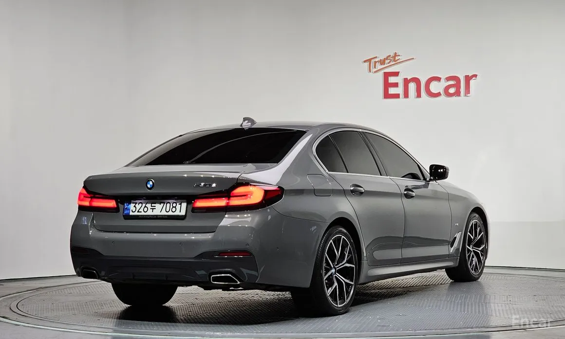 Фото 2 - BMW 5 Series