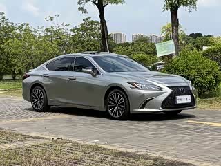 Фото 3 - Lexus ES