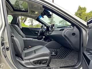 Фото 8 - Lexus ES