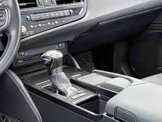 Фото 9 - Lexus ES