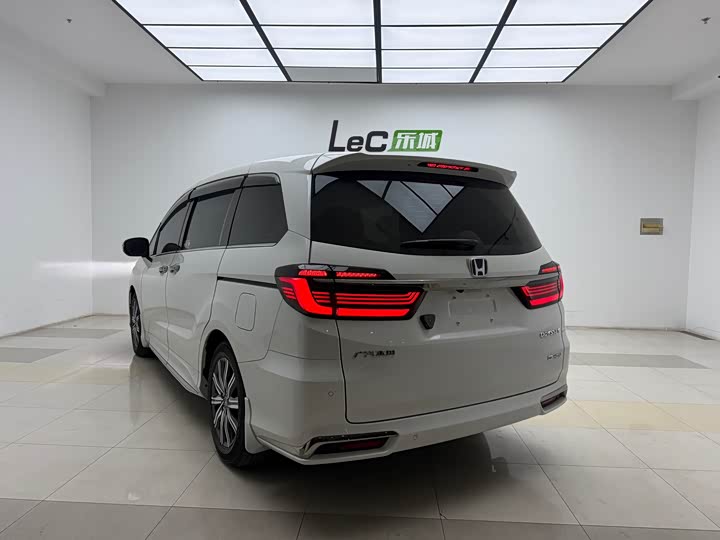 Фото 6 - Honda Odyssey