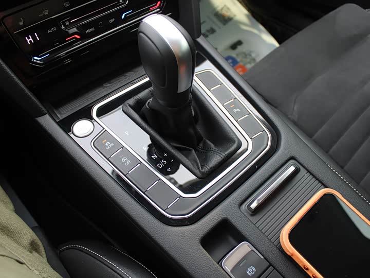 Фото 8 - Volkswagen Passat Variant