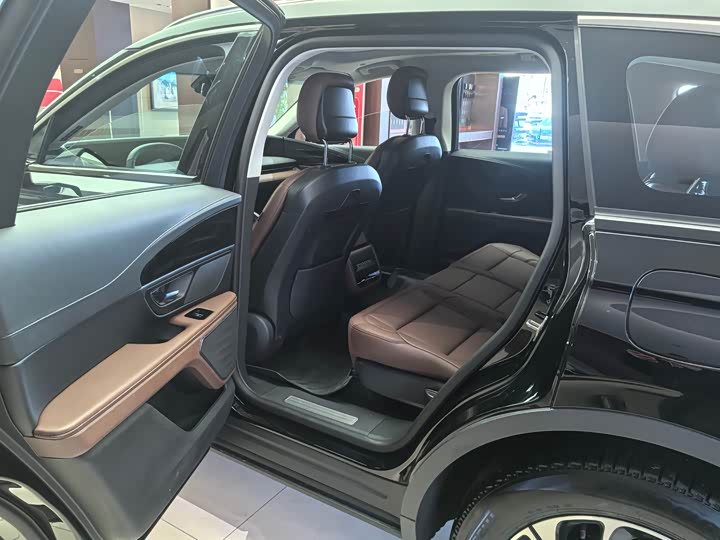 Фото 6 - Lincoln Nautilus