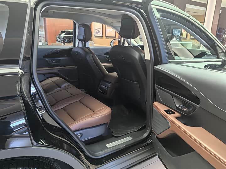 Фото 7 - Lincoln Nautilus