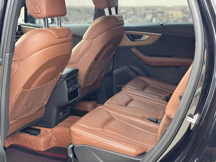 Фото 4 - Audi Q7