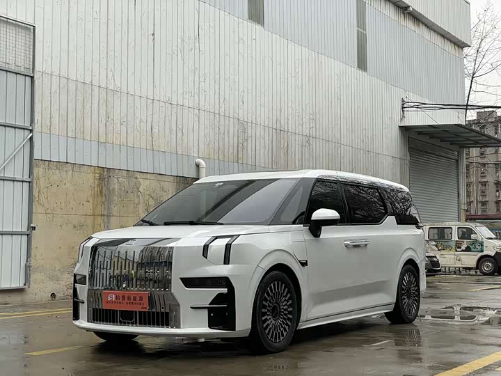 Фото 2 - Zeekr 009