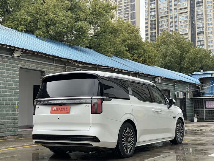 Фото 5 - Zeekr 009